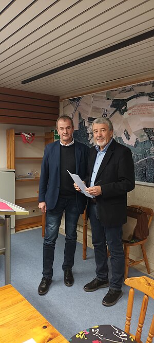 Staffelstabuebergabe_mit_Herrn_Lothschütz_Herr_Mueller